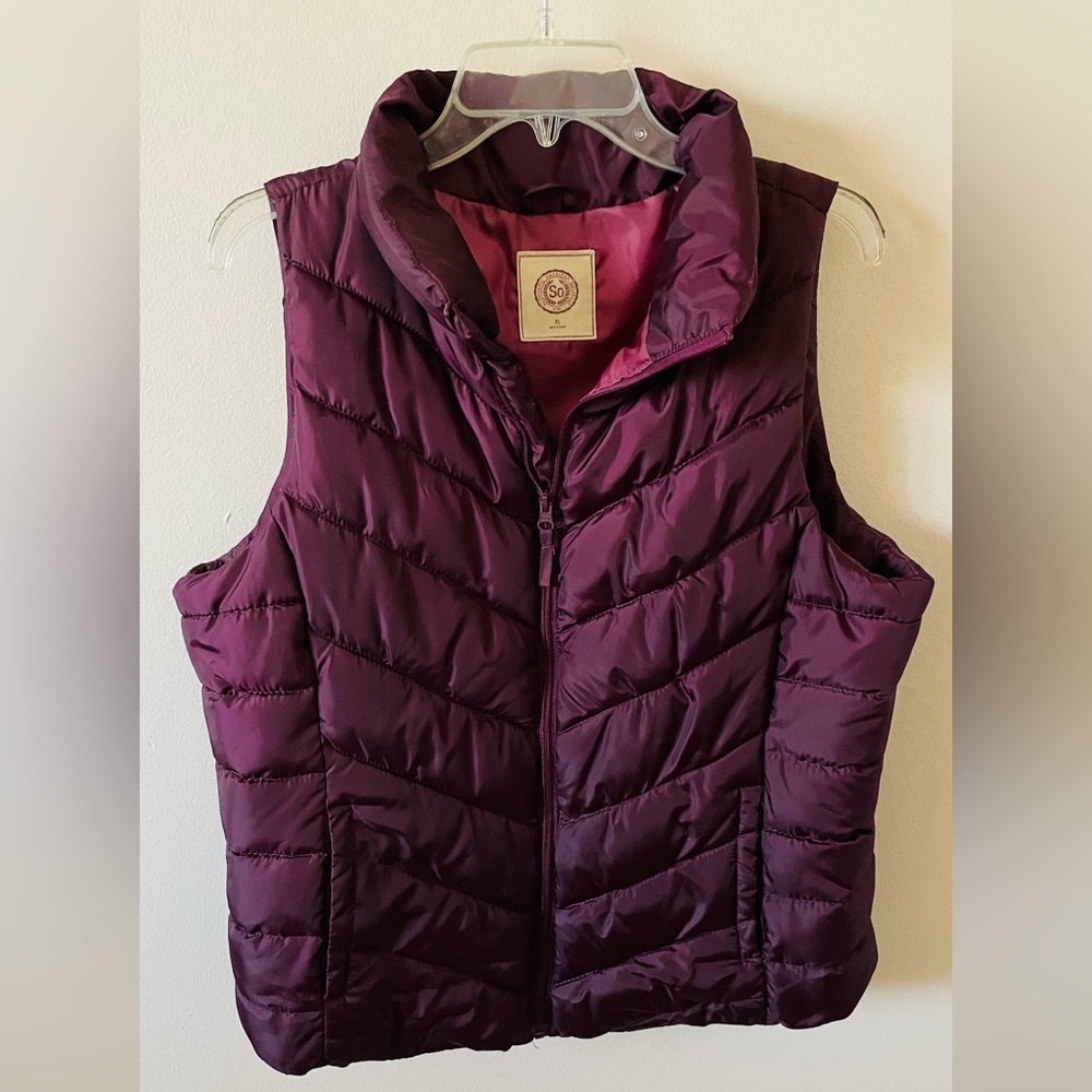 SO burgundy XL puffer vest